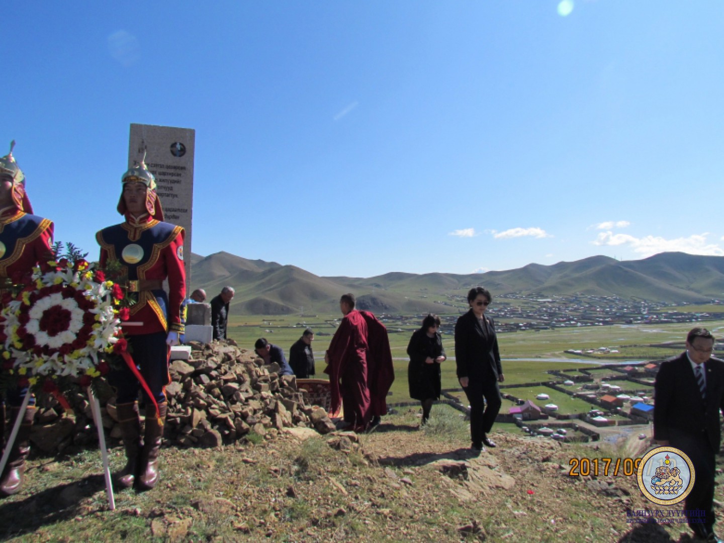 Улс төрийн хилс хэрэгт хэлмэгдэгсэд, тэдний үр хүүхдүүдэд хүндэтгэл үзүүллээ